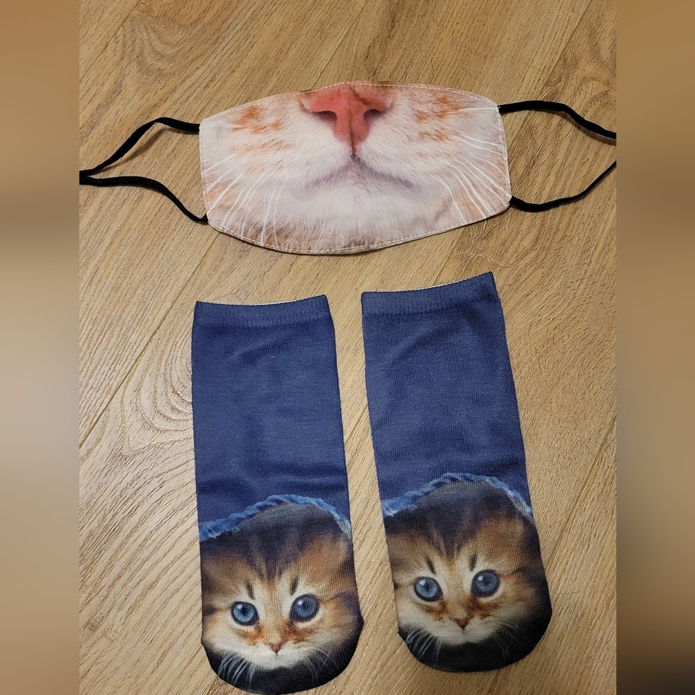 Cat Face Print Mask and Paw-Print Socks Set